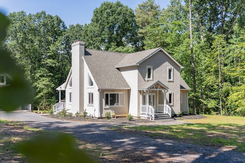 Sleeps 12: Winery/Brew Trail, Hiking, & Fire Pit