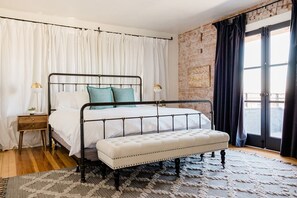 5 bedrooms, WiFi, bed sheets