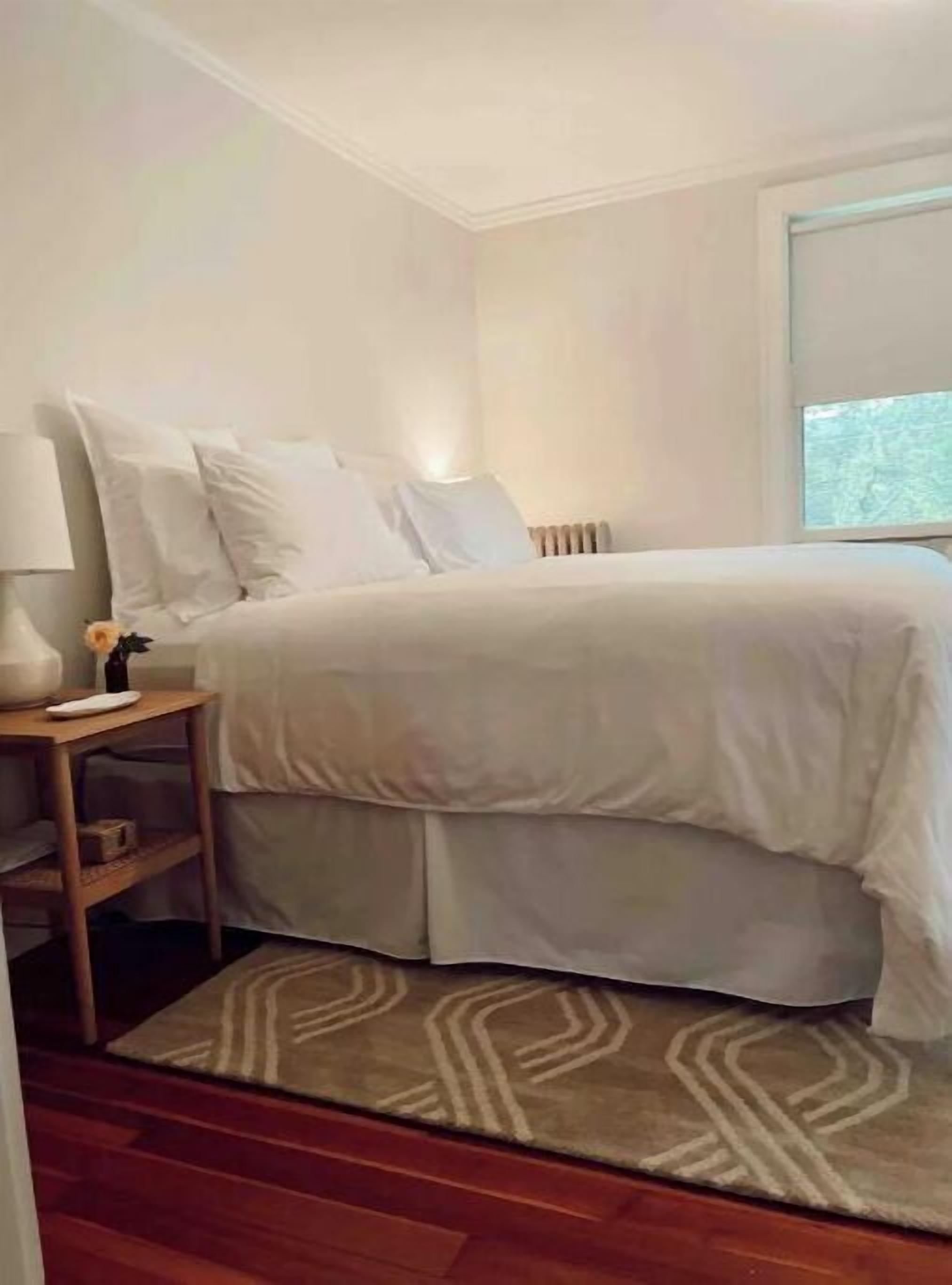 5 多间卧室、办公桌、熨斗/熨衣板、旅行婴儿床