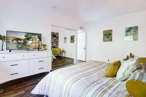 3 chambres, fer et planche à repasser, Wi-Fi, draps fournis