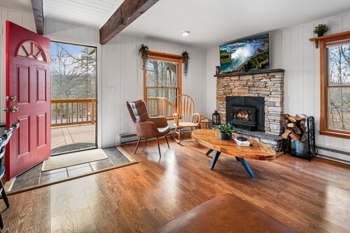 Bella Vista Chalet Poconos -Four Season Resort/Lake/Pool/Ski/Horseback-riding