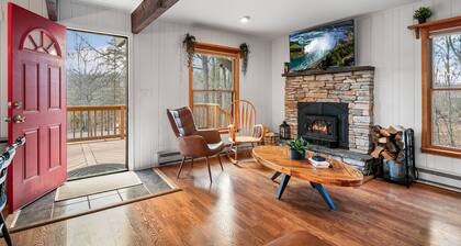 Bella Vista Chalet Poconos -Four Season Resort/Lake/Pool/Ski/Horseback-riding