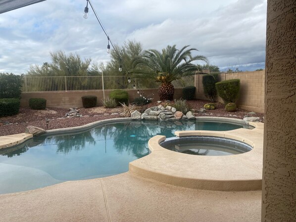 室外游泳池,恒温泳池