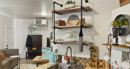 Charming Studio Hiking & Biking Pet Friendly