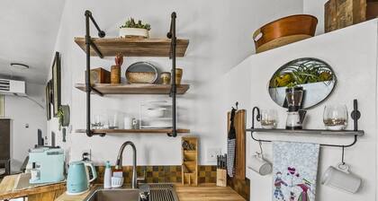Quaint Monument Retreat