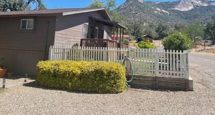 Charming two-bedroom cottage with amazing views!
