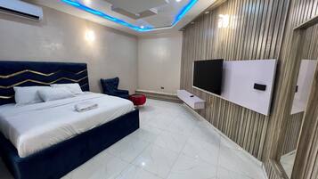 Caja de seguridad en la habitación y decoración personalizada