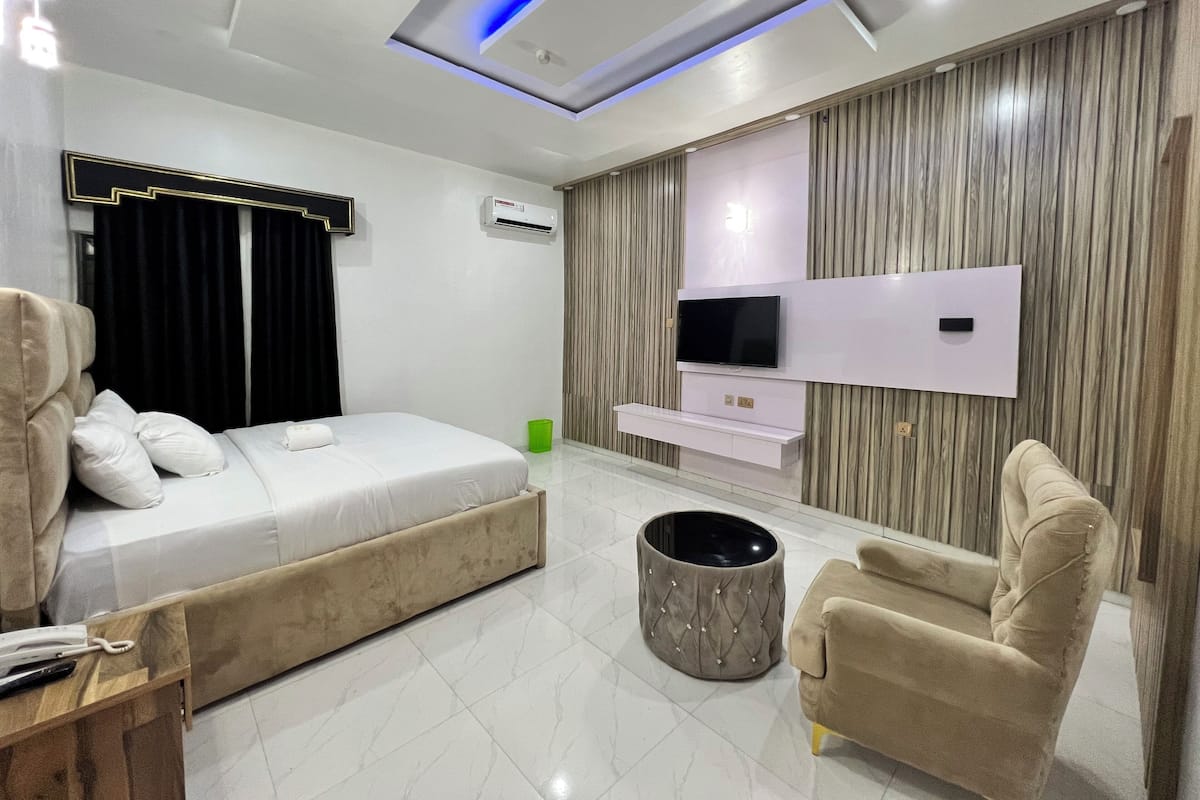 Executive Room | In-room safe, individually decorated, individually furnished