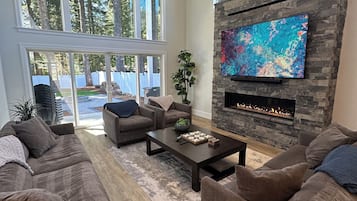 Smart TV, fireplace, stereo