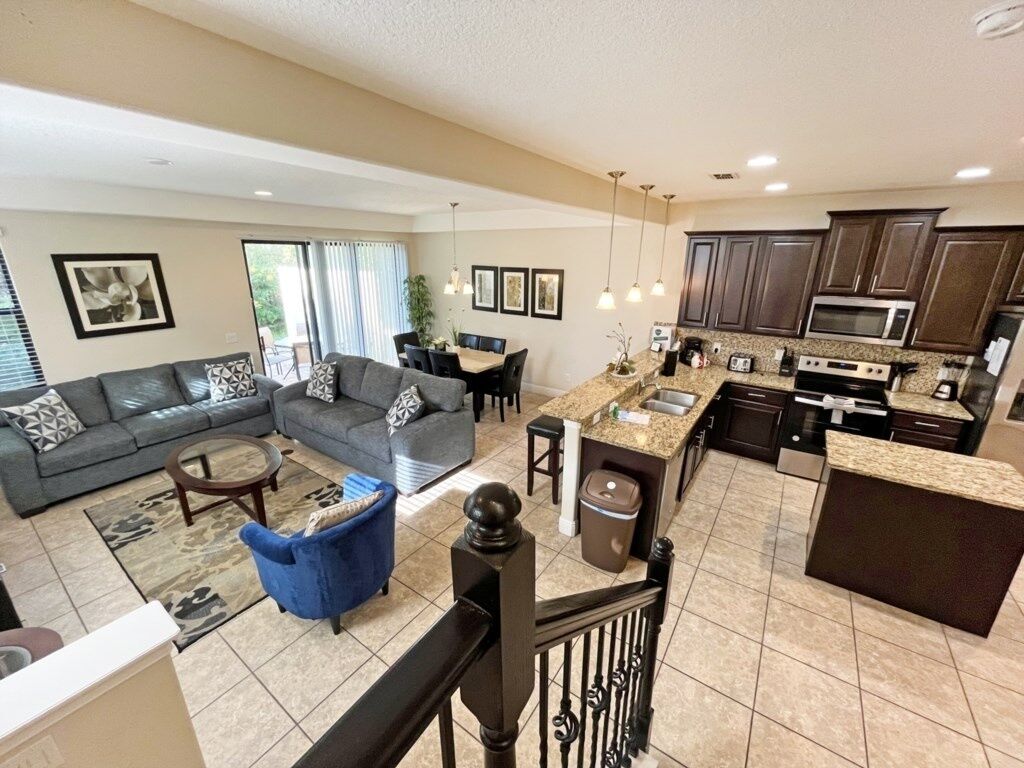 Townhome, 4 Bedrooms | Private kitchen | Fridge, oven, coffee/tea maker