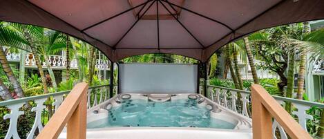 Bain à remous extérieur