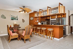 Dining - Big Island Kahaluu Bay Villas by Coldwell Banker Island Vacations (Kailua-Kona)