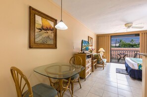 Studio | Dining - Lahaina Shores #218 Condo (Lahaina)