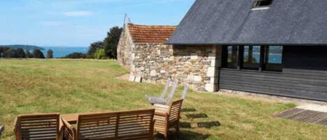 المنطقة المحيطة بالمنشأة