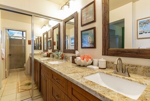 Condo, 1 habitación | Baño | Toallas y shampoo 