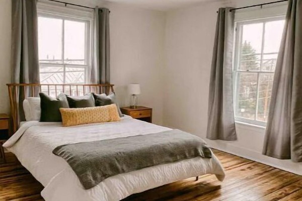 3 dormitoris, planxa i posts de planxar, wifi i roba de llit