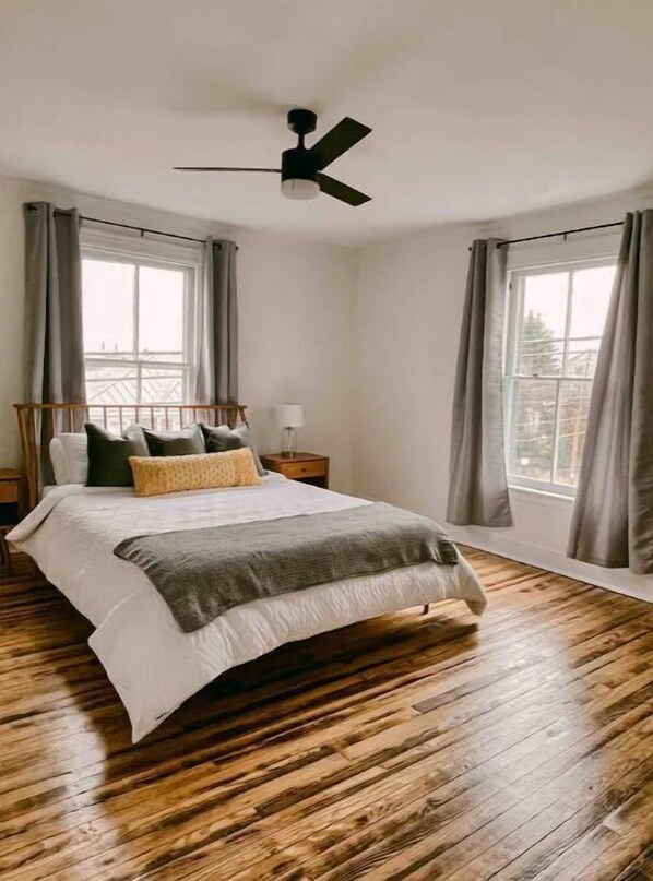 3 bedrooms, iron/ironing board, WiFi, bed sheets