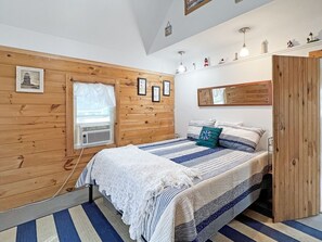 Cabin, 2 Bedrooms - Lighthouse - Q991 Near Sandy Gorgeous Ogunquit Beach 2 Bedroom Cabin by RedAwning (Cape Neddick)