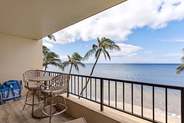 Outdoor dining - Sugar Beach Resort, #524^ 1 Bedroom Condo by RedAwning (Kihei)