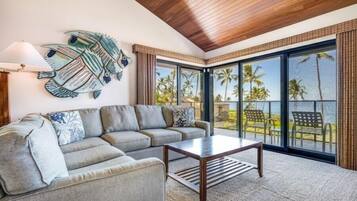 Condo, 2 Bedrooms | Living area