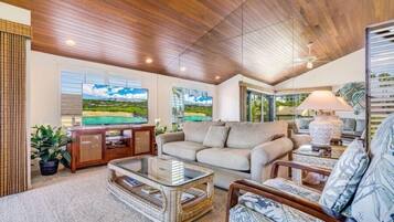 Condo, 2 Bedrooms | Living area