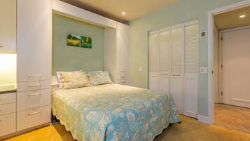 Condo, 2 Bedrooms