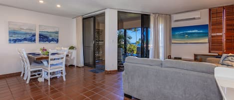 Condo, 2 Bedrooms | Living area
