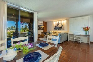 Condo, 2 Bedrooms | Living area