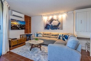 Condo, 2 Bedrooms | Living area