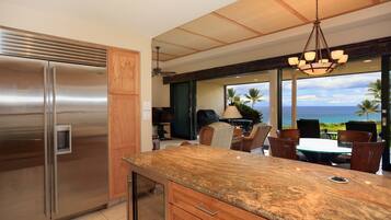 Condo, 2 Bedrooms | Interior