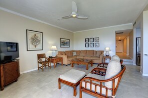 Condo, 2 Bedrooms | Living area