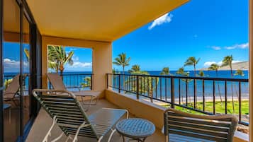 Condo, 2 Bedrooms | Property grounds
