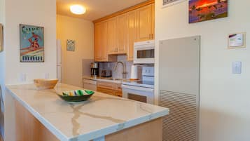 Condo, 2 Bedrooms | Private kitchen