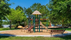 Casa, 4 habitaciones | Área infantil