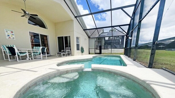 A swimming pool with lounge chairs and a covered patio area. - Park Villa 4 Bedroom Villa by RedAwning (Davenport)