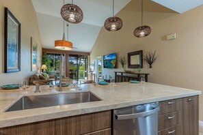 Condo, 2 Bedrooms | Interior