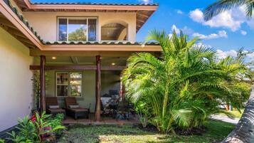 Condo, 2 Bedrooms | Property grounds