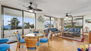Condo, 2 Bedrooms | Dining