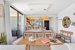 Dining - Big Island White Sands Village by Coldwell Banker Island Vacations (Kailua-Kona)