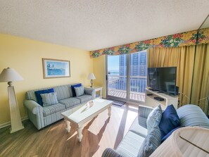 Leilighet, 2 soverom | Oppholdsområde | Smart-TV