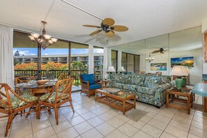 Condo, 1 Bedroom | Living area