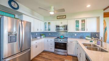 Townhouse, 2 kamar tidur | Dapur pribadi | Mesin pencuci piring dan peralatan masak/sendok-piring