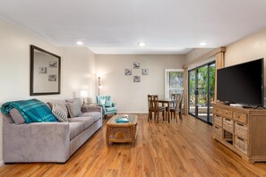 Leilighet, 2 soverom | Oppholdsområde | Smart-TV