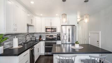 Condo, 2 Bedrooms | Private kitchen | Fridge, oven, coffee/tea maker, toaster