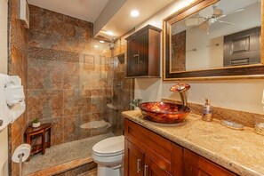 Apartamento, 1 habitación | Baño | Toallas y champú