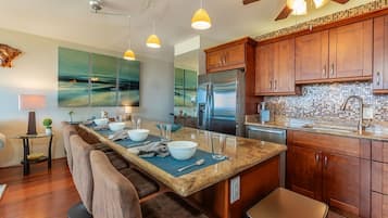 Condo, 1 Bedroom | Private kitchen | Fridge, oven, coffee/tea maker, toaster