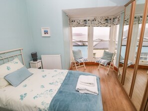 4 bedrooms, individually decorated, individually furnished, free WiFi - Gower View (Tenby)