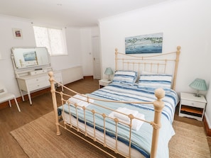 4 bedrooms, individually decorated, individually furnished, free WiFi