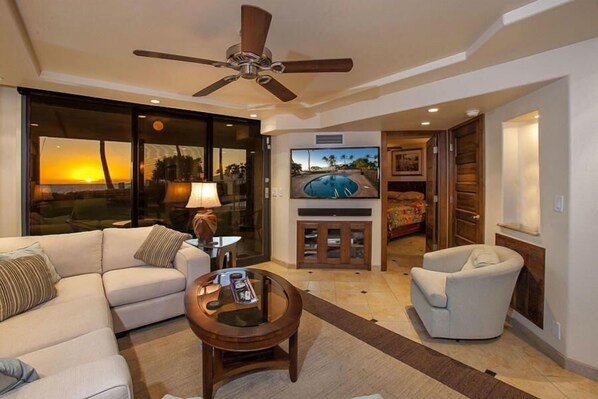 Condo, 2 Bedrooms | Living area