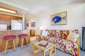 Condo, 1 Bedroom | Living area